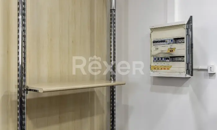 Rexer-Zona-Industriale-Marcianise-Sud-Locale-commerciale-con-doppio-livello-Altro