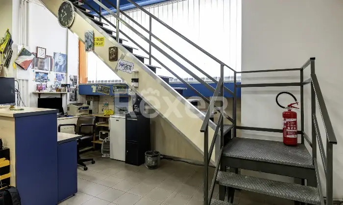 Rexer-Zona-Industriale-Marcianise-Sud-Locale-commerciale-con-doppio-livello-Altro