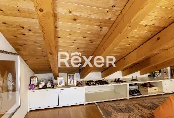 Rexer-Bergamo-Elegante-mansarda-con-travi-a-vista-Altro