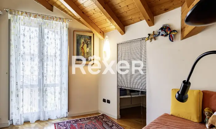 Rexer-Bergamo-Elegante-mansarda-con-travi-a-vista-Altro