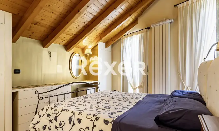 Rexer-Bergamo-Elegante-mansarda-con-travi-a-vista-Altro