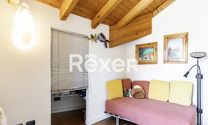 Rexer-Bergamo-Elegante-mansarda-con-travi-a-vista-Altro