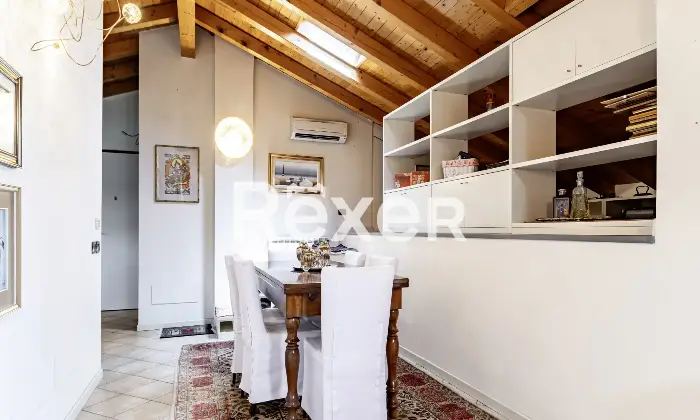 Rexer-Bergamo-Elegante-mansarda-con-travi-a-vista-Altro