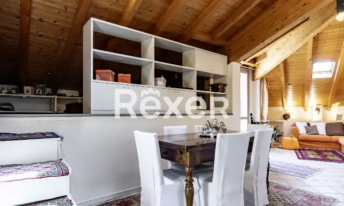 Rexer-Bergamo-Elegante-mansarda-con-travi-a-vista-Altro