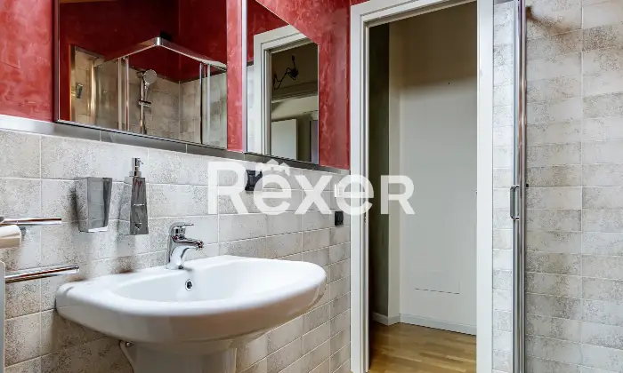Rexer-Bergamo-Elegante-mansarda-con-travi-a-vista-Altro