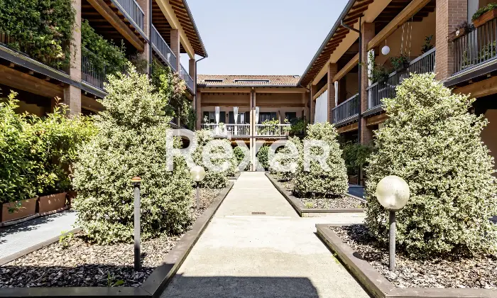 Rexer-Bergamo-Elegante-mansarda-con-travi-a-vista-Altro