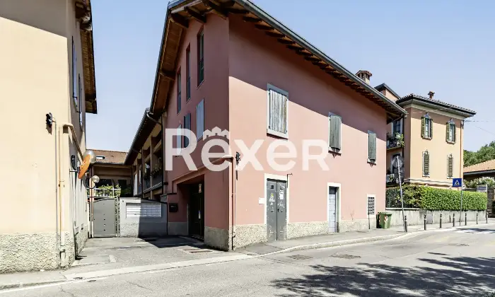 Rexer-Bergamo-Elegante-mansarda-con-travi-a-vista-Altro