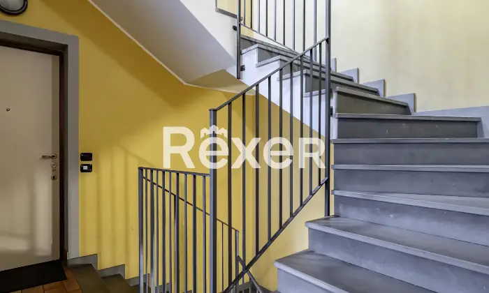 Rexer-Bergamo-Elegante-mansarda-con-travi-a-vista-Altro