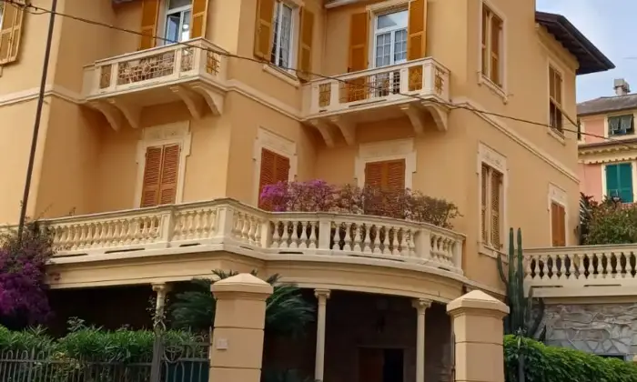 Rexer-Chiavari-Appartamento-in-villa-d-epoca-con-giardino-e-box-Terrazzo