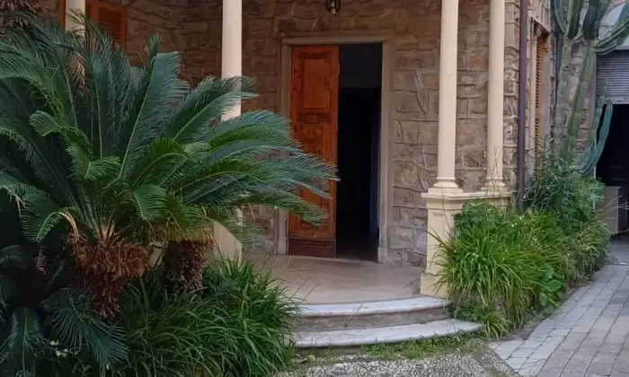 Rexer-Chiavari-Appartamento-in-villa-d-epoca-con-giardino-e-box-Giardino