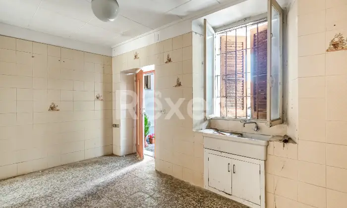 Rexer-Luino-La-tua-nuova-casa-da-reinventare-indipendente-su-tre-livelli-Altro