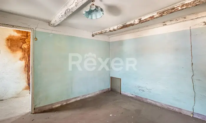 Rexer-Luino-La-tua-nuova-casa-da-reinventare-indipendente-su-tre-livelli-Altro