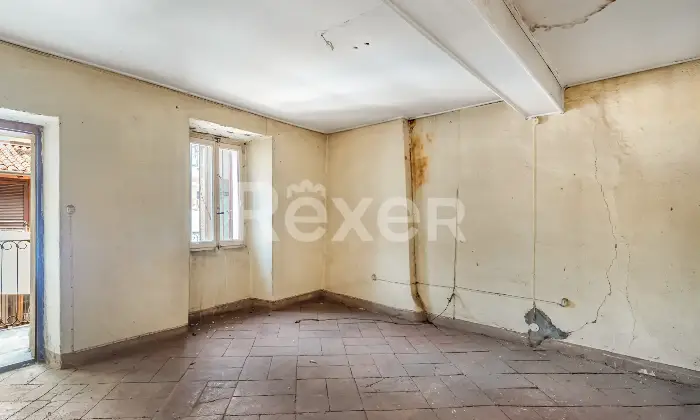 Rexer-Luino-La-tua-nuova-casa-da-reinventare-indipendente-su-tre-livelli-Altro