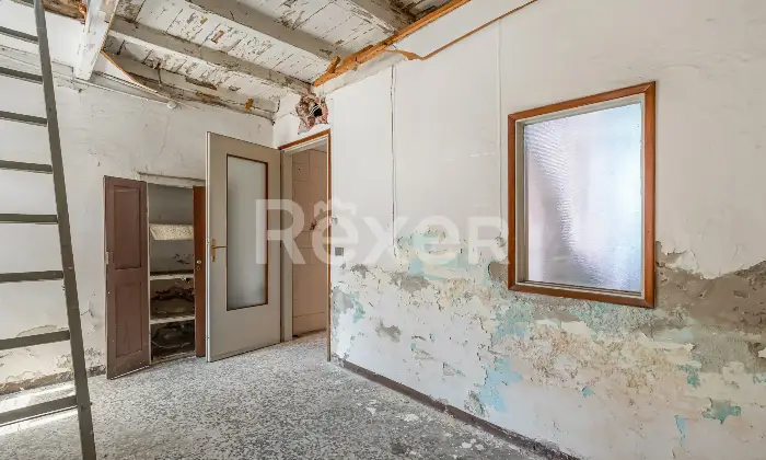 Rexer-Luino-La-tua-nuova-casa-da-reinventare-indipendente-su-tre-livelli-Altro