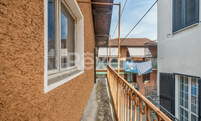 Rexer-Luino-La-tua-nuova-casa-da-reinventare-indipendente-su-tre-livelli-Altro