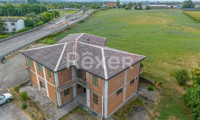 Rexer-Tortona-Intero-stabile-in-vendita-in-zona-strategica-e-in-forte-sviluppo-Altro