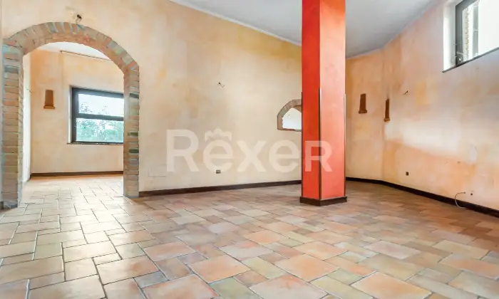 Rexer-Tortona-Intero-stabile-in-vendita-in-zona-strategica-e-in-forte-sviluppo-Altro