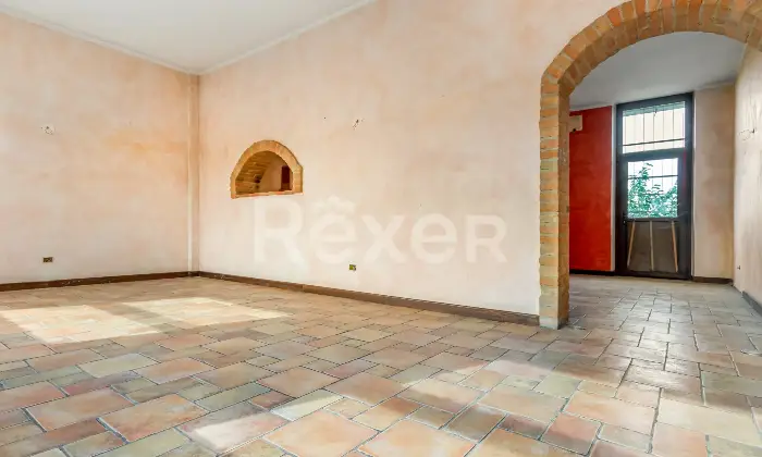 Rexer-Tortona-Intero-stabile-in-vendita-in-zona-strategica-e-in-forte-sviluppo-Altro