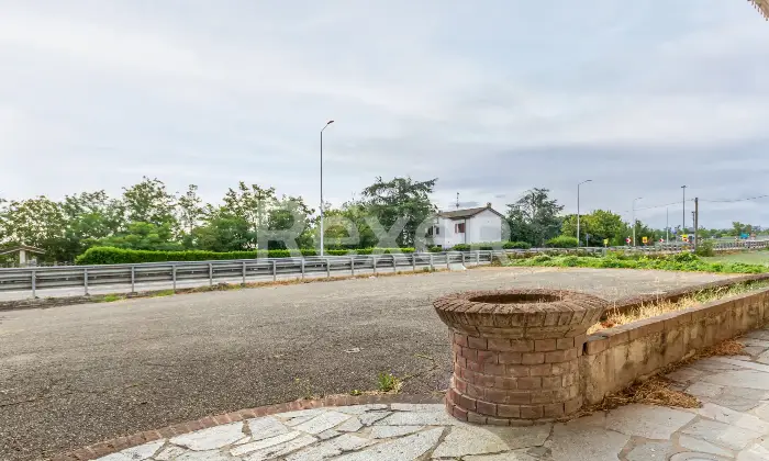 Rexer-Tortona-Intero-stabile-in-vendita-in-zona-strategica-e-in-forte-sviluppo-Altro