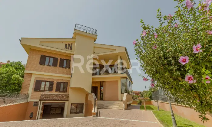 Rexer-Anzio-Prestigiosa-Villa-Indipendente-con-Ampio-Giardino-Altro