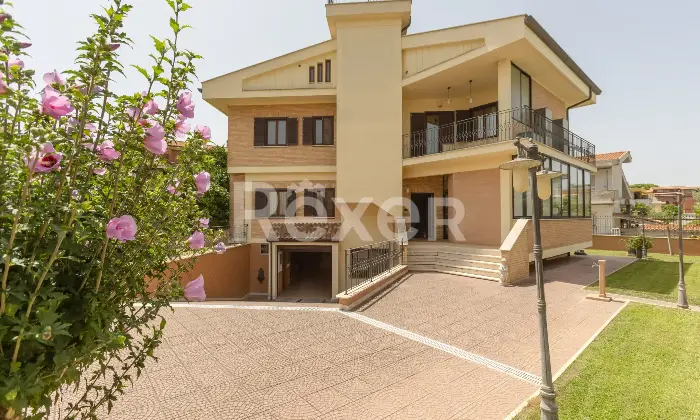 Rexer-Anzio-Prestigiosa-Villa-Indipendente-con-Ampio-Giardino-Altro