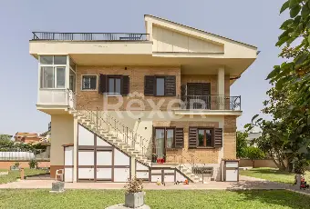 Rexer-Anzio-Prestigiosa-Villa-Indipendente-con-Ampio-Giardino-Altro