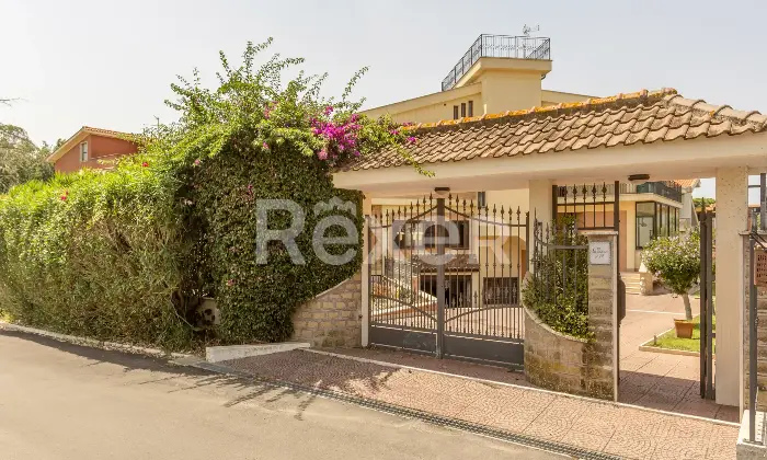 Rexer-Anzio-Prestigiosa-Villa-Indipendente-con-Ampio-Giardino-Altro