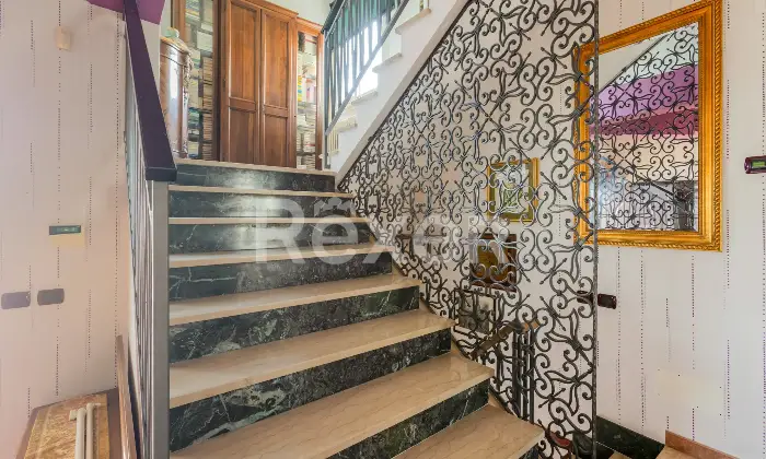 Rexer-Anzio-Prestigiosa-Villa-Indipendente-con-Ampio-Giardino-Altro