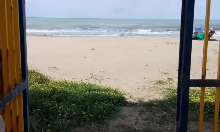 Rexer-Anzio-Rimessaggio-barca-direttamente-sulla-spiaggi-Terrazzo