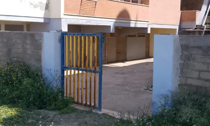 Rexer-Anzio-Rimessaggio-barca-direttamente-sulla-spiaggi-Terrazzo