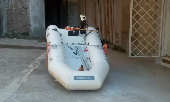 Rexer-Anzio-Rimessaggio-barca-direttamente-sulla-spiaggi-Terrazzo