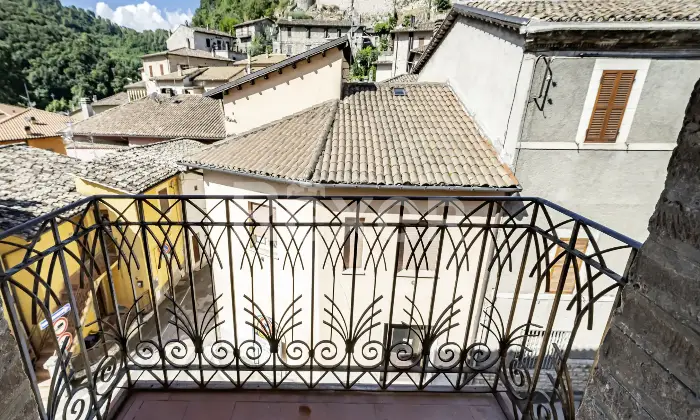 Rexer-Arrone-Palazzina-cieloterra-in-centro-Altro