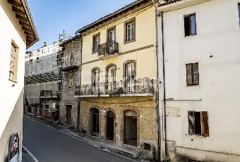 Rexer-Arrone-Palazzina-cieloterra-in-centro-Altro