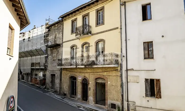 Rexer-Arrone-Palazzina-cieloterra-in-centro-Altro