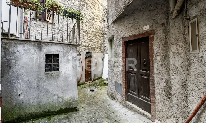 Rexer-Arrone-Palazzina-cieloterra-in-centro-Altro