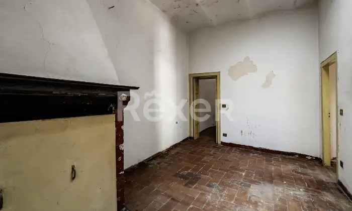 Rexer-Arrone-Palazzina-cieloterra-in-centro-Altro