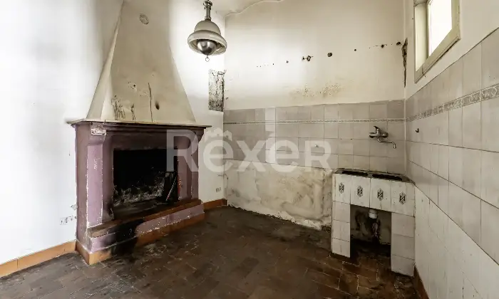Rexer-Arrone-Palazzina-cieloterra-in-centro-Altro