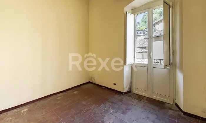 Rexer-Arrone-Palazzina-cieloterra-in-centro-Altro
