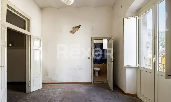 Rexer-Arrone-Palazzina-cieloterra-in-centro-Altro