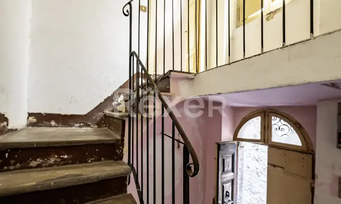 Rexer-Arrone-Palazzina-cieloterra-in-centro-Altro