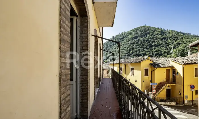 Rexer-Arrone-Palazzina-cieloterra-in-centro-Altro
