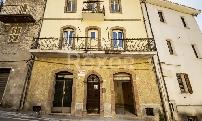 Rexer-Arrone-Palazzina-cieloterra-in-centro-Altro