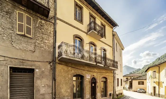 Rexer-Arrone-Palazzina-cieloterra-in-centro-Altro