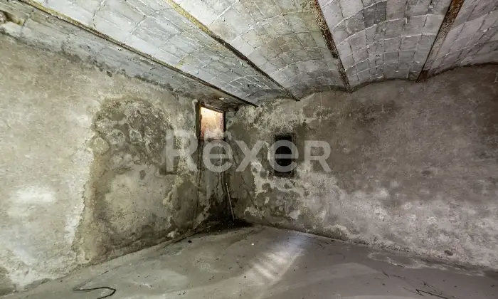 Rexer-Arrone-Palazzina-cieloterra-in-centro-Altro