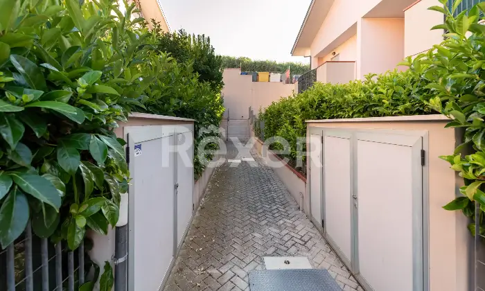 Rexer-Silvi-Appartamento-su-due-livelli-con-vista-mare-box-e-doppio-posto-auto-Altro