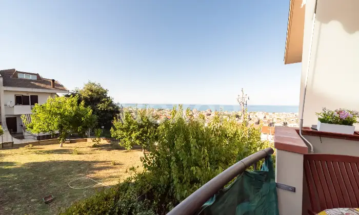 Rexer-Silvi-Appartamento-su-due-livelli-con-vista-mare-box-e-doppio-posto-auto-Altro