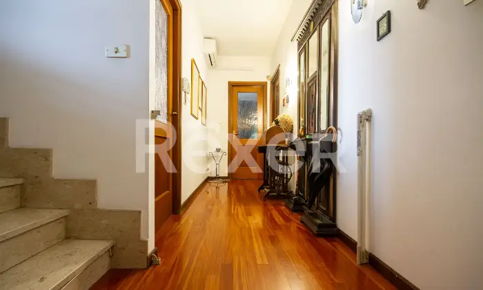 Rexer-Villarbasse-Villa-con-Terrazzo-e-giardino-Altro