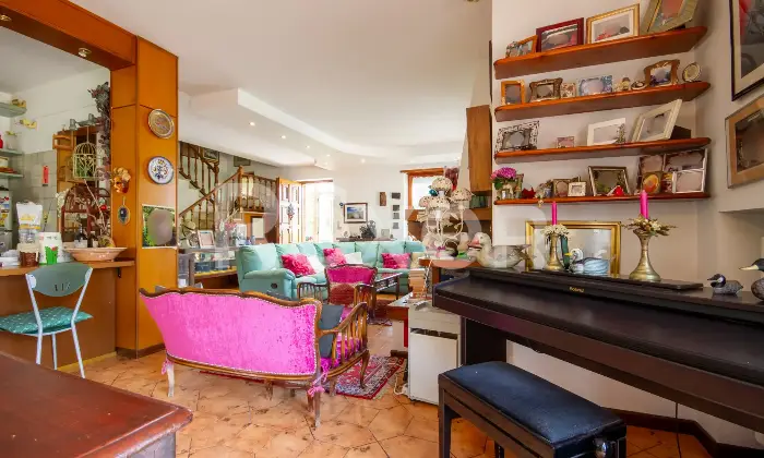 Rexer-Villarbasse-Villa-con-Terrazzo-e-giardino-Altro