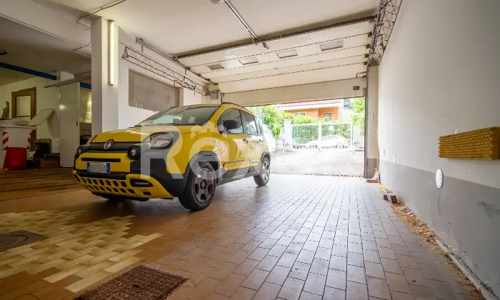 Rexer-Villarbasse-Villa-con-Terrazzo-e-giardino-Altro