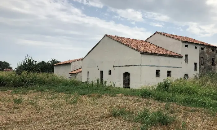Rexer-San-Benedetto-Po-Casale-al-rustico-di-circa-mq-Terrazzo